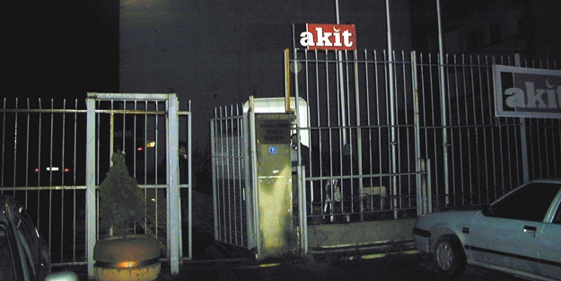 28 Şubat'ta Akit de hedefteydi