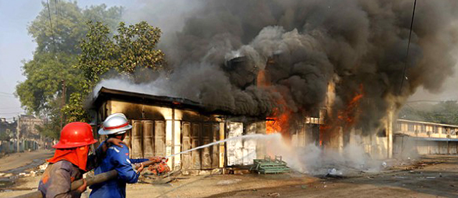 Budistler, camiyi ateşe verip Kur’an yaktı