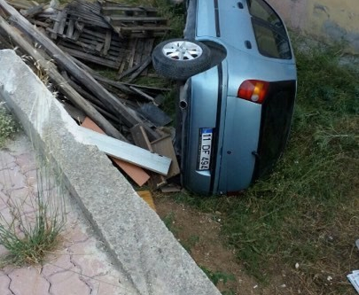 İki otomobil çarpıştı, 5 yaralı