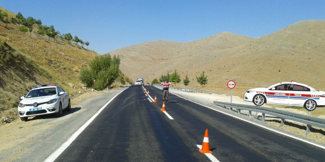 Jandarmadan maket araçlı trafik tedbiri