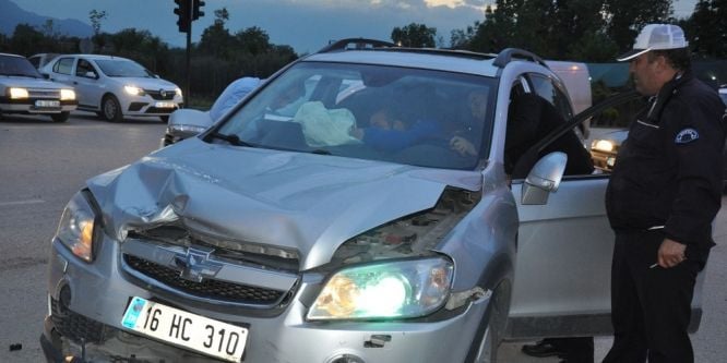 Kadın sürücüler kaza yaptı: 2 yaralı
