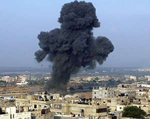 Katil İsrail yine Gazze’ye havadan saldırdı