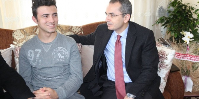 Tosya Kaymakamı Pişkin, gazi polisi ziyaret etti