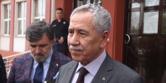Bülent Arınç, hakim karşısına çıktı