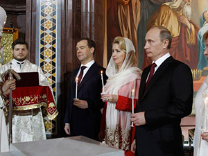 Putin ve Medvedev Paskalya ayininde