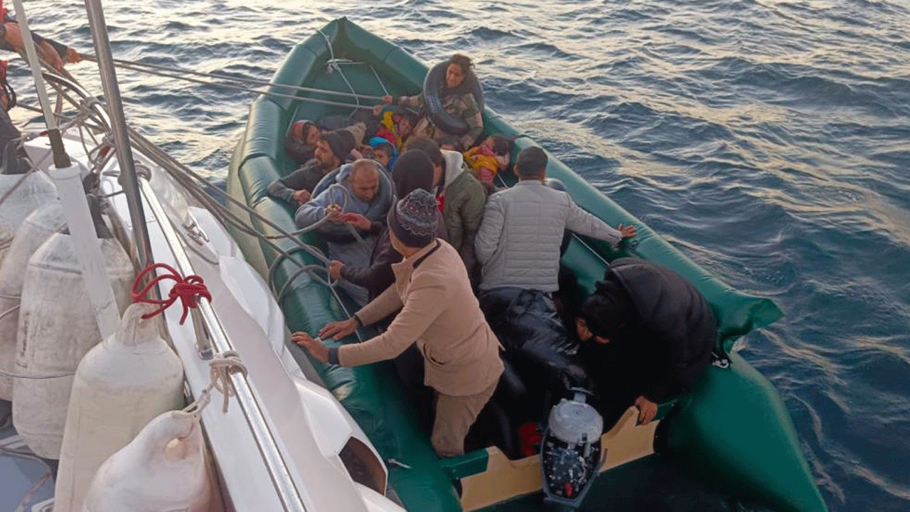 29 kaçak göçmen kurtarıldı