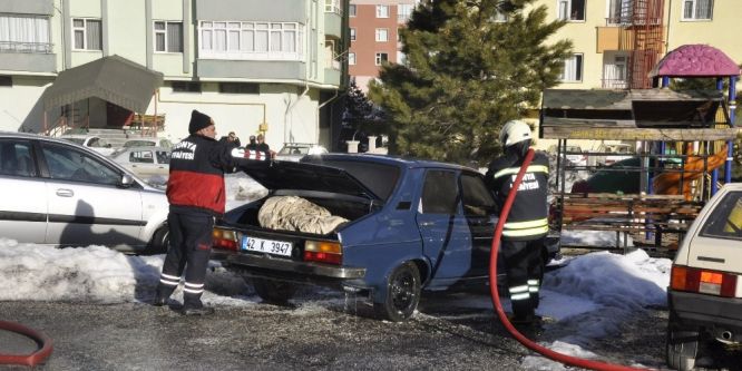 Park halindeki otomobilde yandı