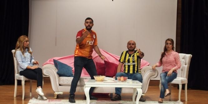 Öğretmenlerden muhteşem tiyatro gösterisi