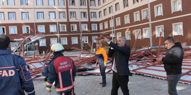 Siirt’te kız yurdunun çatısı çöktü