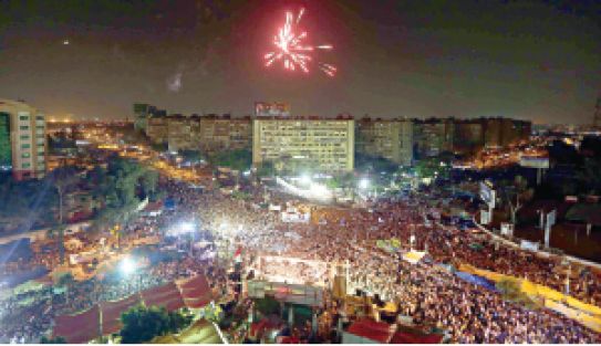 2 milyonu aşan kişi Mursi için tek vücut oldu
