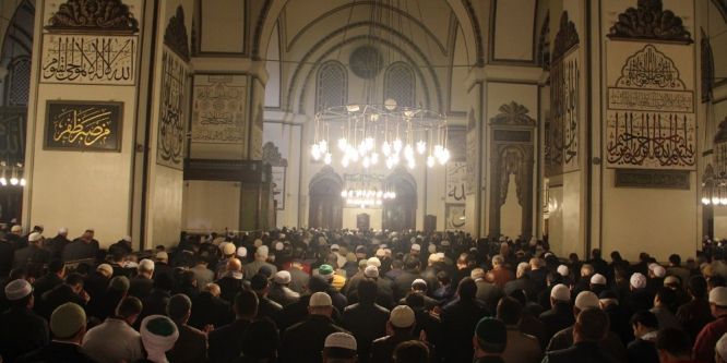 Korkuteli’de 6 camide hatimle teravih namazı kılınıyor