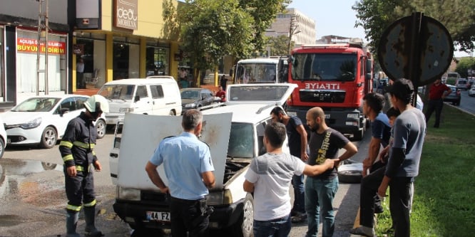 Seyir halinde yanan araç paniğe neden oldu