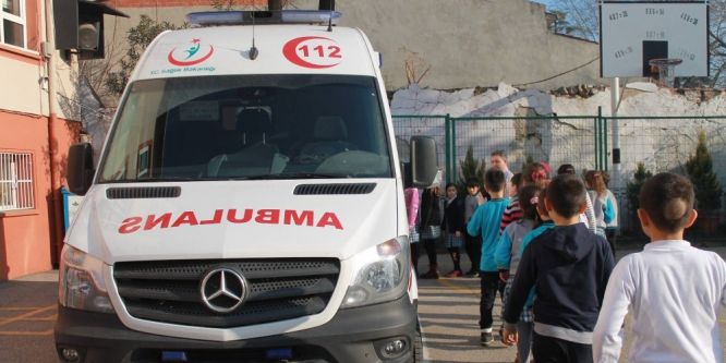 Ambulansta ders veriliyor