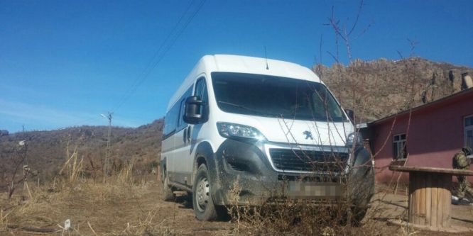 Lice’de şüpheli iki araç ele geçirildi