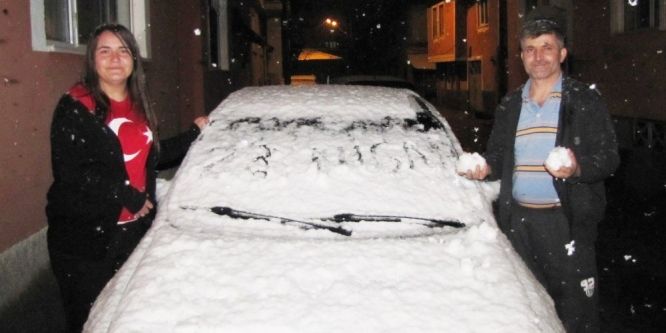 Hisarcık’ta 23 Nisan’da yağan kar şaşırttı
