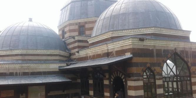 Vali Işın şehitler için Kur’an okudu