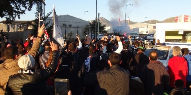 Beşiktaş taraftarı takımını protesto etti