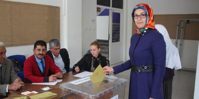 Başkan Güler, ailesi ile birlikte sandık başında