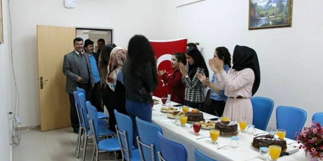 Öğrencilerden polislere süpriz