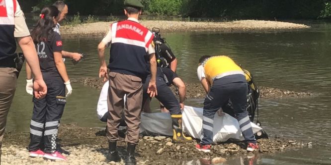 Serinlemek için girdiği derede boğuldu