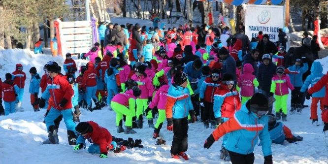 Çocuklara yarıyıl tatili hediyesi kayak kursu