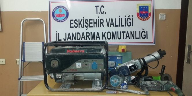 Jandarmadan kaçak kazı operasyonu: 4 gözaltı