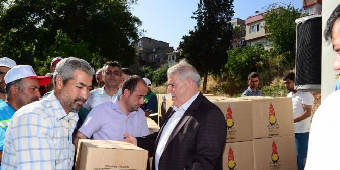 Onilişubat Belediyesi’nden Mardinli öğrencilere yardım