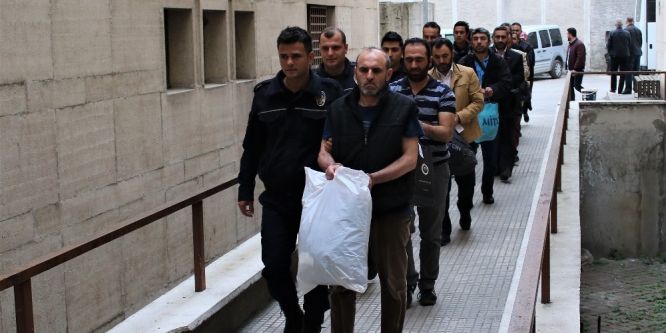 Gözaltına alınan FETÖ’cüler adliyeye sevk edildi