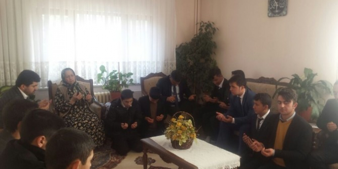 Çamardı'da İmam Hatipli öğrenciler şehitler için Kuran-Kerim okudu