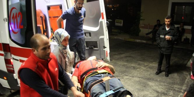 Yük taşıma bandına ayağı sıkışan işçiyi itfaiye kurtardı