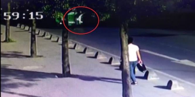 Karşıdan karşıya geçmeye çalışırken otomobil çarptı