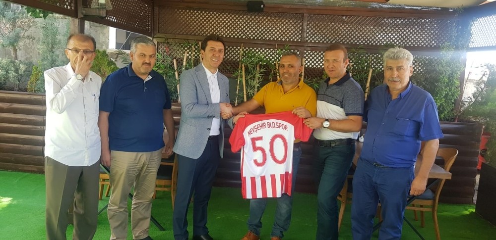 2.Lig yolunda Nevşehir takımına sahip çıkıyor 