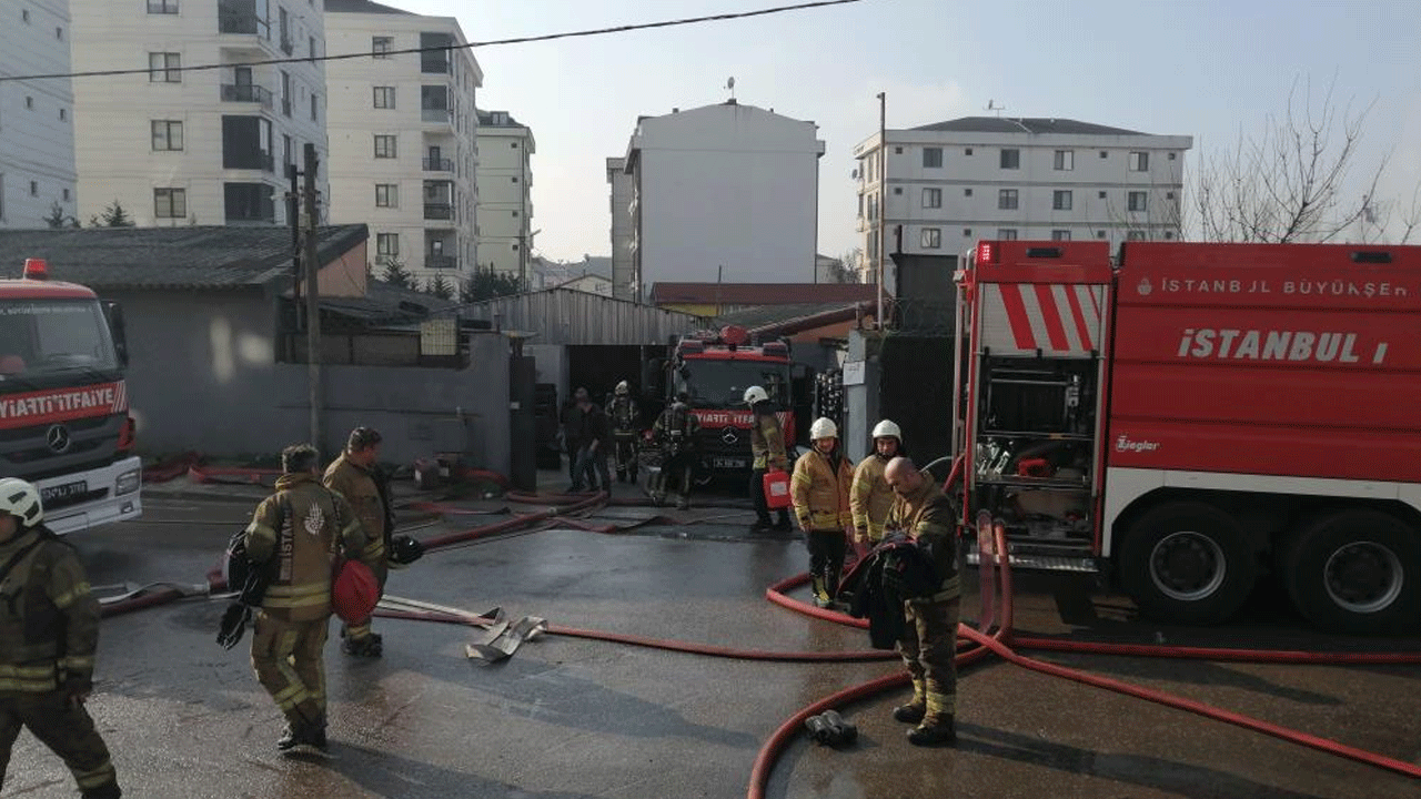 3 bin 500 metrekarelik depo cayır cayır yandı
