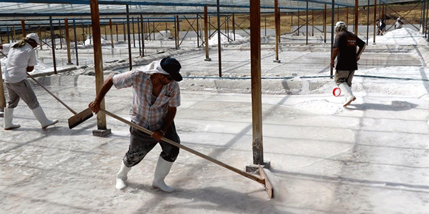 3 bin yıldır su ekip tuz üretiyorlar