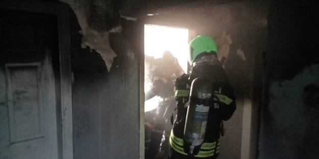 3 çocuğu, yanan evden komşuları kurtardı