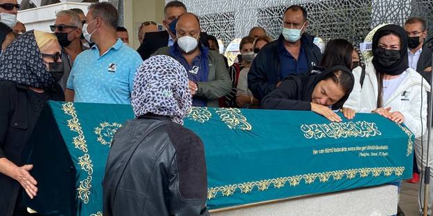 3 doz aşılı babası koronavirüse yenik düştü! Yeşim Salkım'ın babasına son vedası