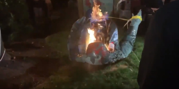 3 dünya savaşının planlayıcısı Albert Pike'ın heykeli yıkılıp ateşe verildi!