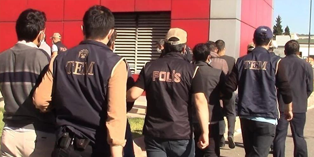 3 FETÖ'cü enselendi