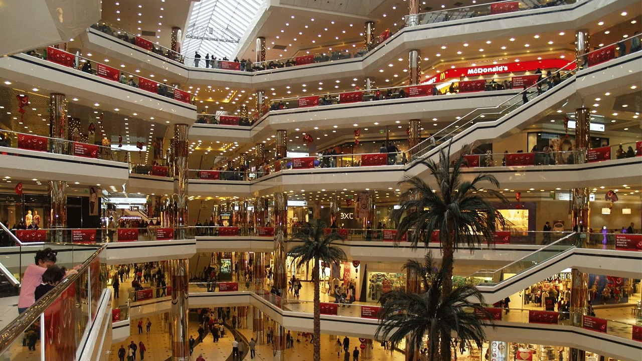 3 gün boyunca AVM'de saklandı! Polisler tarafından enselendi!!!