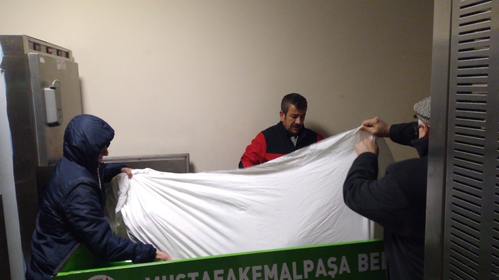 3 gündür haber alınamayan eski radyocu evinde ölü bulundu 