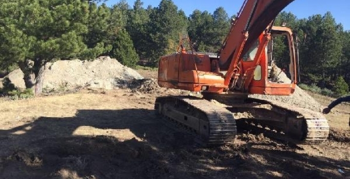 3 iş makinesiyle kaçak kazıya 8 gözaltı