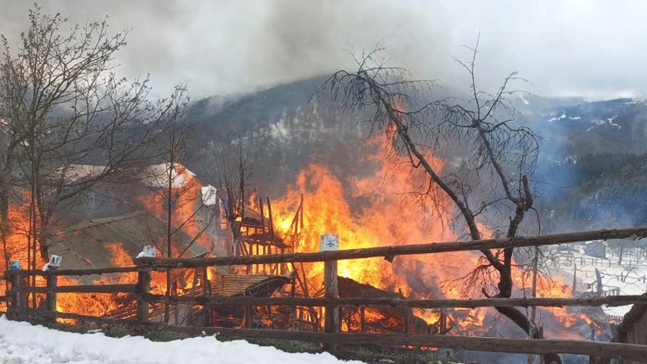 3 katlı ev küle döndü