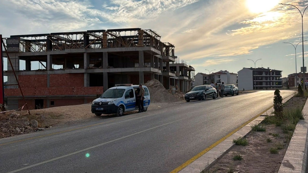 3 katlı inşaattan düştü! Kalıp ustası hayatını kaybetti