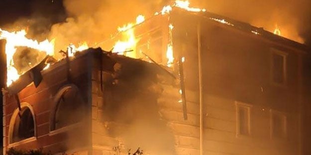 3 katlı villa alevlere teslim oldu