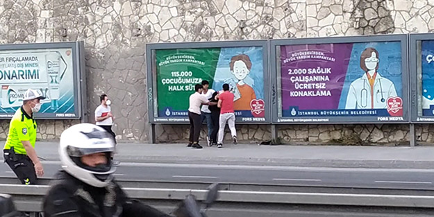 3 kişi 1 kişiyi kovaladı! Tuvaletlerde çıkan kavgada tekme ve yumruklar havada uçuştu