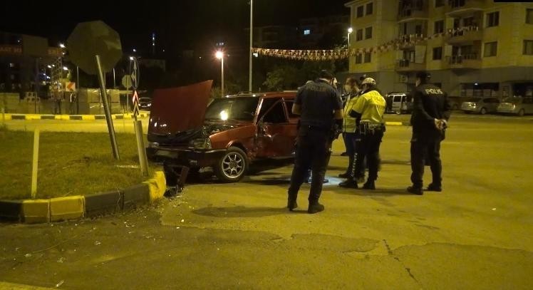 3 kişinin yaralandığı trafik kazası güvenlik kamerasında 