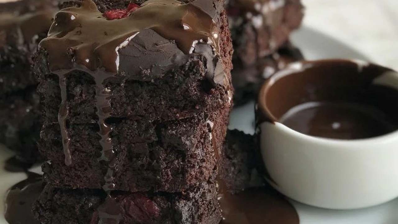 3 malzemeli brownie tarifi! Tam ölçülü ıslak kek nasıl yapılır? (Unsuz-Yağsız-Şekersiz)