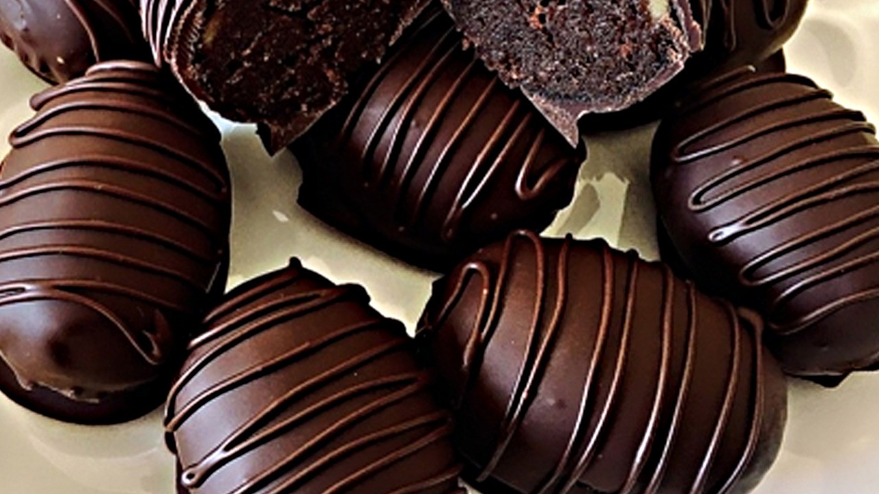 3 malzemeli ikramlık bonbonlar (5 Dk.) Kek: Her kişi için kat kat fazla lezzet fışkırıyor!