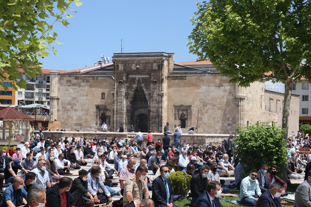 3 medrese arasında ikinci cuma 