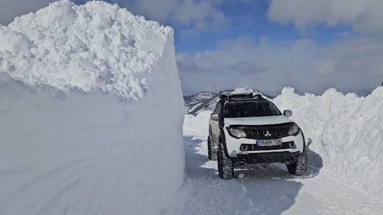 3 metrelik kar yolu 10 günde açıldı